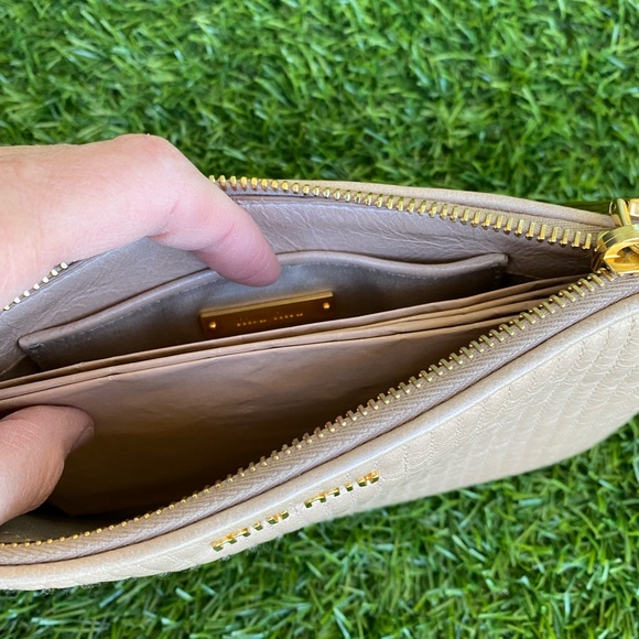 NEW MIU MIU CLUTCH WRISTLET WITH AUTHENTICITY CARD VITELLO SHINE CIPRIA PRADA - Picture 8 of 13